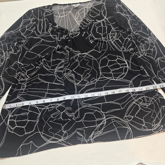 Worthington Black Blouse with White Abstract Design - Picture 6 of 7